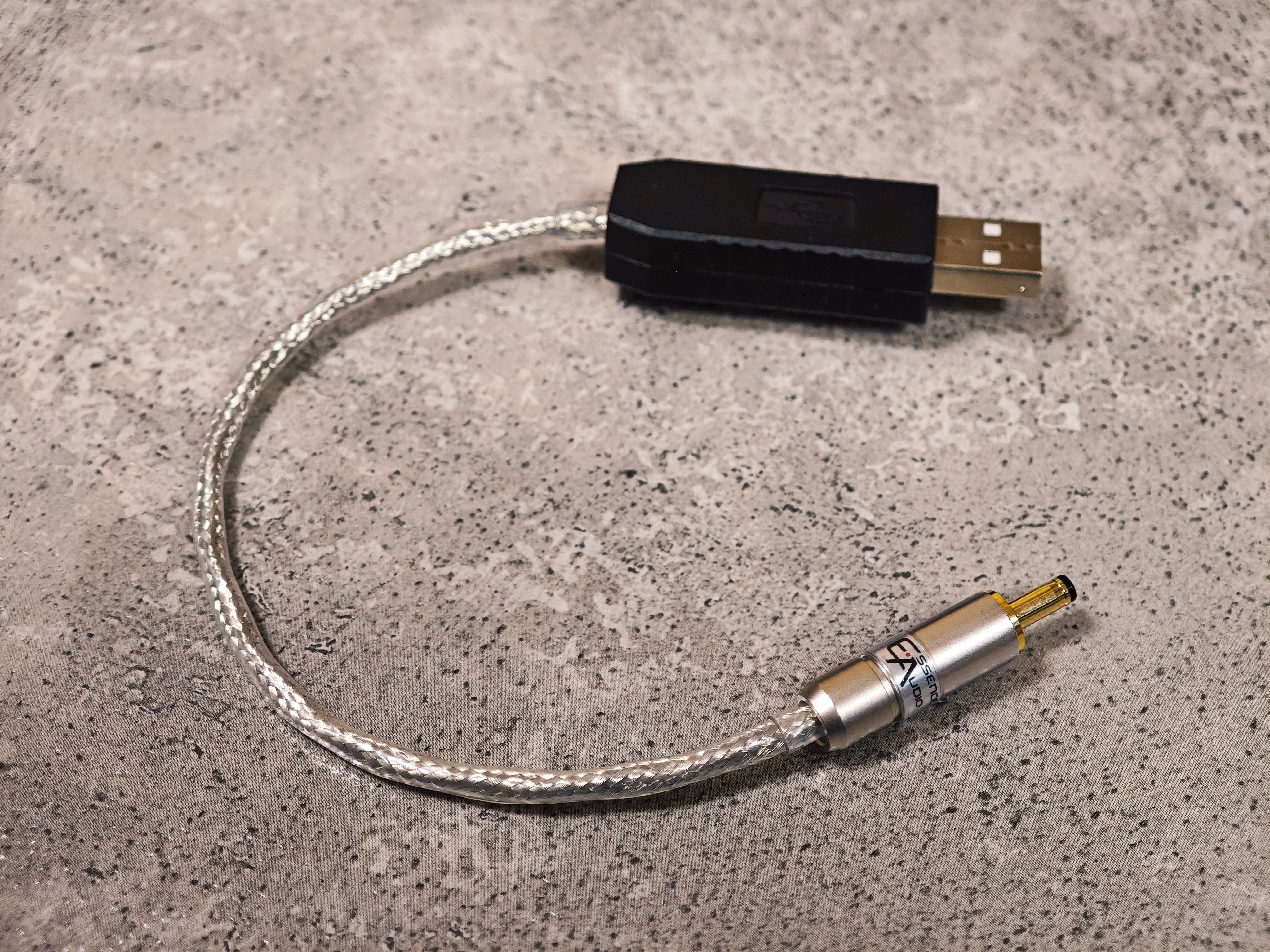 DCケーブル】JE-FDC-12V(Type-A) | ESSENCE AUDIO